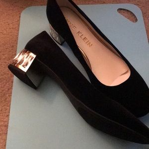 Anne Klein velvet flats size 11
